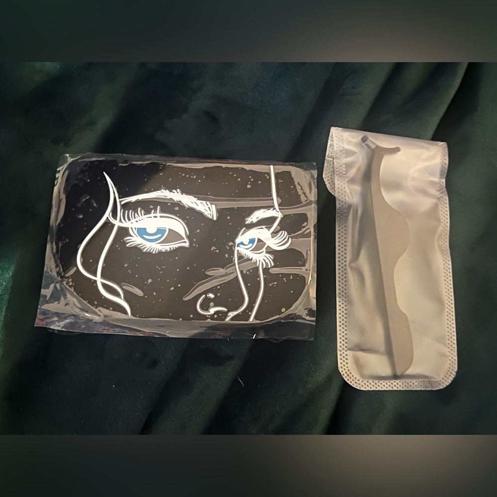 False Lash Travel Case with Mirror, Lash Holding Stickers, and Lash Applicator